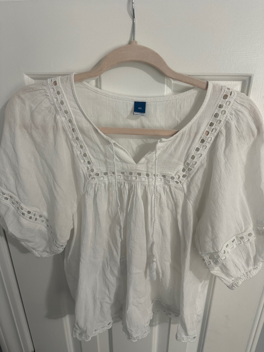 Old Navy White Eyelet Tie-Front Peasant Blouse